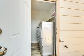 WFH Friendly, Pool Access: Houston Townhome!