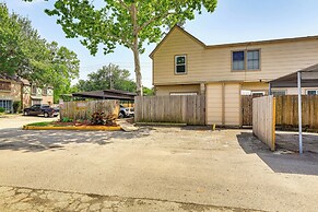 WFH Friendly, Pool Access: Houston Townhome!