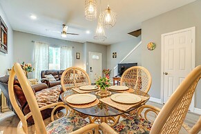 WFH Friendly, Pool Access: Houston Townhome!