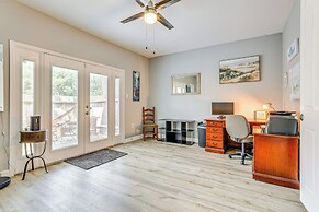 WFH Friendly, Pool Access: Houston Townhome!