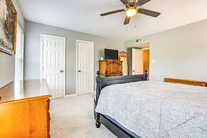 WFH Friendly, Pool Access: Houston Townhome!
