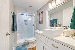 WFH Friendly, Pool Access: Houston Townhome!