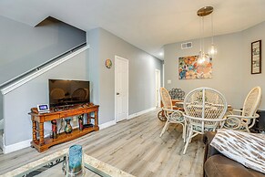 WFH Friendly, Pool Access: Houston Townhome!