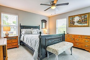 WFH Friendly, Pool Access: Houston Townhome!
