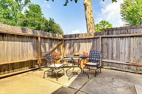 WFH Friendly, Pool Access: Houston Townhome!