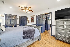 1 Mi to Gatlinburg Strip: Cozy Cabin w/ Fire Pit