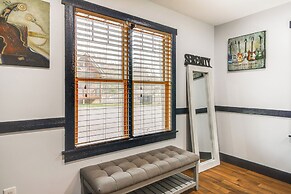 1 Mi to Gatlinburg Strip: Cozy Cabin w/ Fire Pit