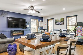 1 Mi to Gatlinburg Strip: Cozy Cabin w/ Fire Pit