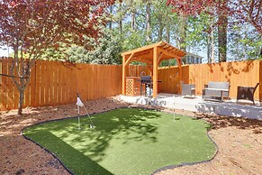 Mini Putting Green & Pool Access: Simpsonville Gem