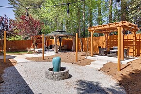 Mini Putting Green & Pool Access: Simpsonville Gem