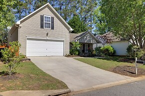 Mini Putting Green & Pool Access: Simpsonville Gem