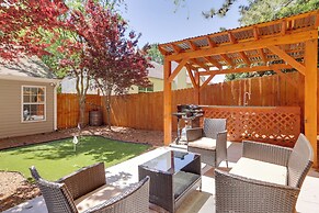 Mini Putting Green & Pool Access: Simpsonville Gem