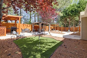 Mini Putting Green & Pool Access: Simpsonville Gem
