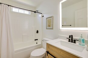 Mini Putting Green & Pool Access: Simpsonville Gem