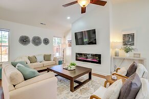 Mini Putting Green & Pool Access: Simpsonville Gem