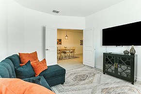 15 Mi to Downtown Fort Myers: Golf Getaway