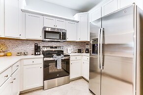 15 Mi to Downtown Fort Myers: Golf Getaway