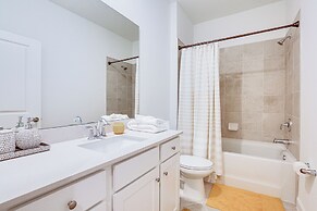 15 Mi to Downtown Fort Myers: Golf Getaway