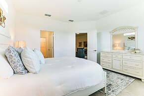 15 Mi to Downtown Fort Myers: Golf Getaway