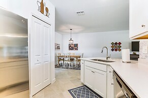 15 Mi to Downtown Fort Myers: Golf Getaway