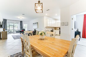 15 Mi to Downtown Fort Myers: Golf Getaway