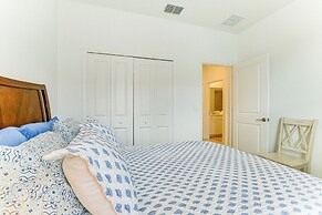 15 Mi to Downtown Fort Myers: Golf Getaway