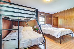 7 Mi to Downtown Toledo: Pet-friendly Apartment