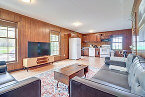 7 Mi to Downtown Toledo: Pet-friendly Apartment