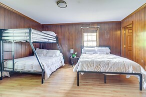 7 Mi to Downtown Toledo: Pet-friendly Apartment