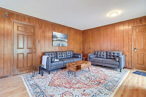 7 Mi to Downtown Toledo: Pet-friendly Apartment