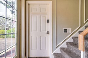 7 Mi to Downtown Toledo: Pet-friendly Apartment