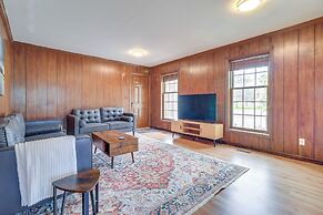 7 Mi to Downtown Toledo: Pet-friendly Apartment