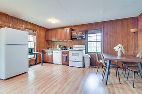 7 Mi to Downtown Toledo: Pet-friendly Apartment