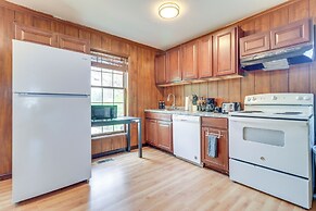 7 Mi to Downtown Toledo: Pet-friendly Apartment