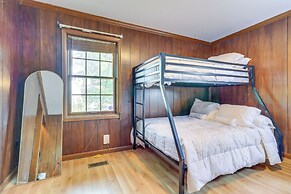 7 Mi to Downtown Toledo: Pet-friendly Apartment