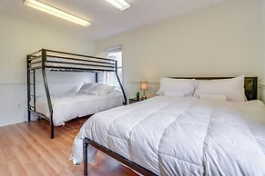 7 Mi to Downtown Toledo & Riverfront: Cozy Apt!