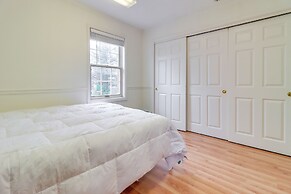 7 Mi to Downtown Toledo & Riverfront: Cozy Apt!