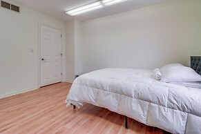 7 Mi to Downtown Toledo & Riverfront: Cozy Apt!