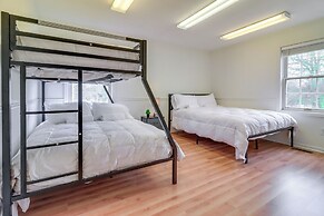 7 Mi to Downtown Toledo & Riverfront: Cozy Apt!