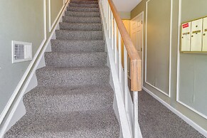 7 Mi to Downtown Toledo & Riverfront: Cozy Apt!