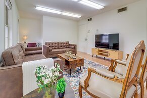 7 Mi to Downtown Toledo & Riverfront: Cozy Apt!