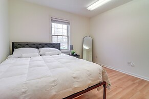 7 Mi to Downtown Toledo & Riverfront: Cozy Apt!