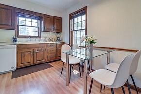 7 Mi to Downtown Toledo & Riverfront: Cozy Apt!