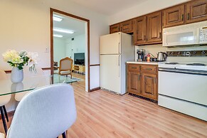 7 Mi to Downtown Toledo & Riverfront: Cozy Apt!