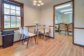 7 Mi to Downtown Toledo & Riverfront: Cozy Apt!