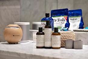 The Royale 2B 4B Luxury Garden Pool Yoga Room