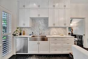 The Royale 2B 4B Luxury Garden Pool Yoga Room