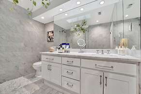 The Royale 2B 4B Luxury Garden Pool Yoga Room