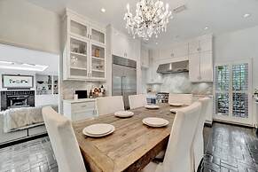 The Royale 2B 4B Luxury Garden Pool Yoga Room