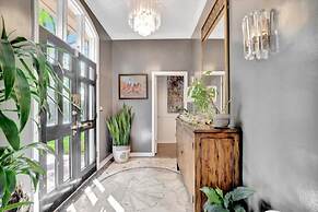 The Royale 2B 4B Luxury Garden Pool Yoga Room